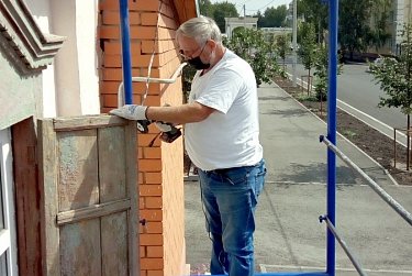 Оренбуржцы ремонтируют дом В.И.Даля